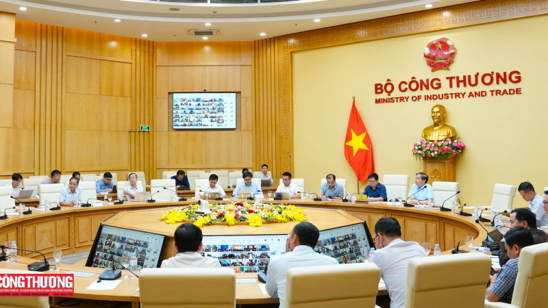 Bộ Công Thương thúc đẩy phát triển điện mặt trời mái nhà, hoàn thành mục tiêu trước mùa khô năm 2027