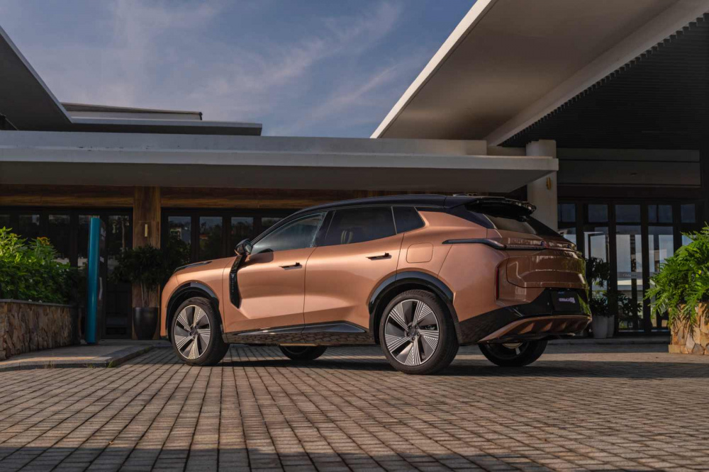 Lynk & Co 08 EM-P
