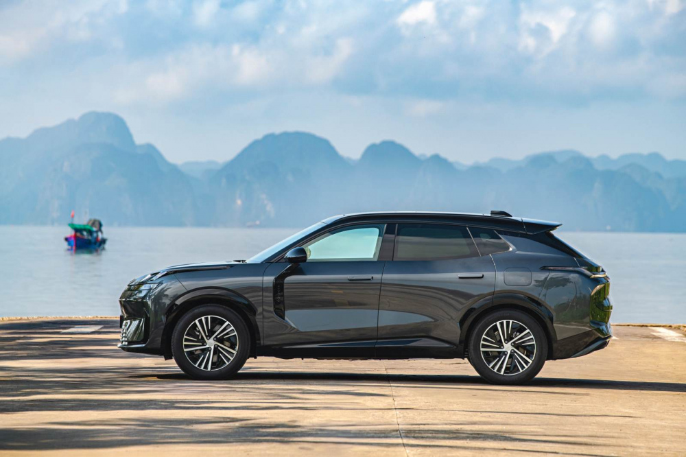 Lynk & Co 08 EM-P