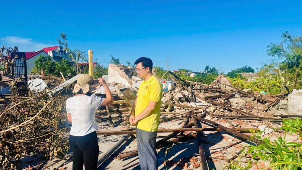 Hỗ trợ đồng bào vùng lũ