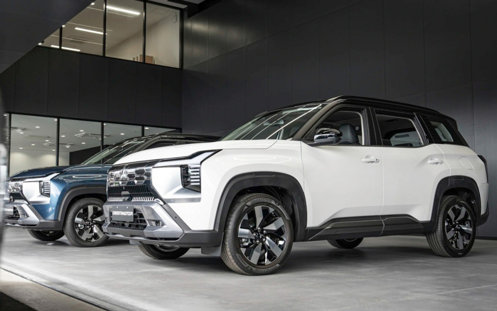 Xe Mitsubishi Destinator