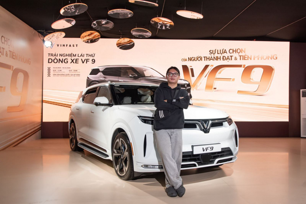Bạn Vũ Đăng Hải, một khách hàng trẻ cũng tới lái thử và trải nghiệm mẫu VF 9