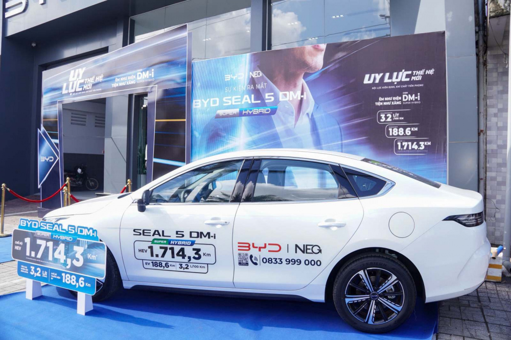 Giá bán chính thức của BYD Seal 5 là 696 triệu đồng