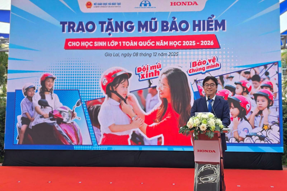 Honda Việt Nam trao tặng mũ bảo hiểm