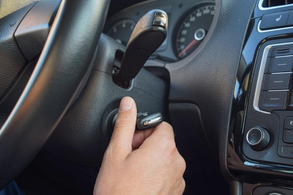 Khởi động ô tô