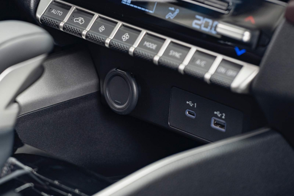 Nội thất Mitsubishi Destinator