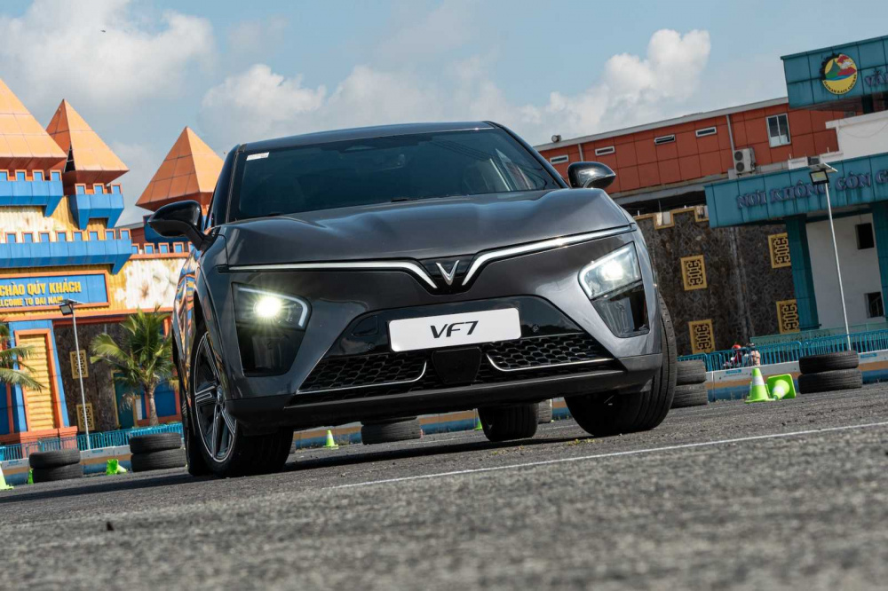 VinFast VF 7