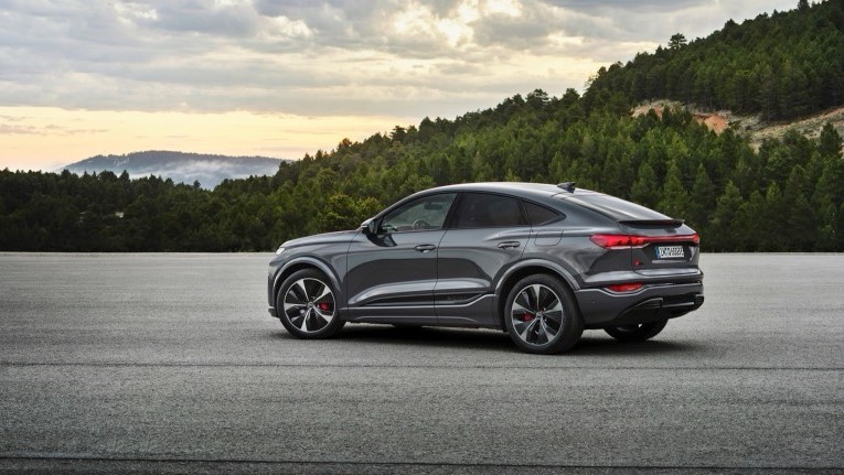 Giá lăn bánh Audi Q6 e-tron tại Việt Nam