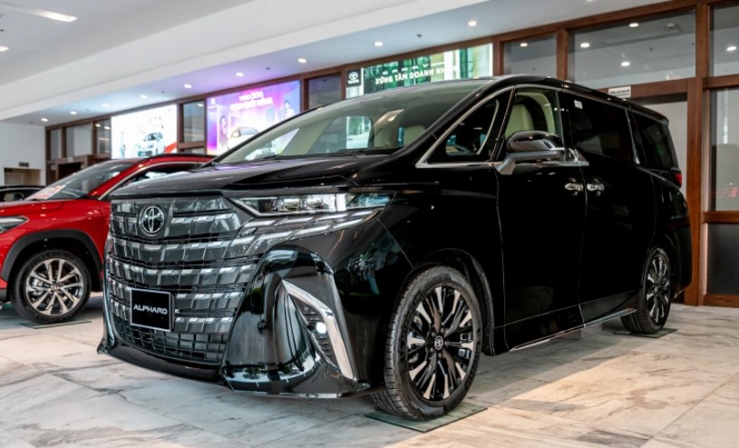 Top 10 ô tô bán chậm nhất nửa đầu 2025 tại Việt Nam