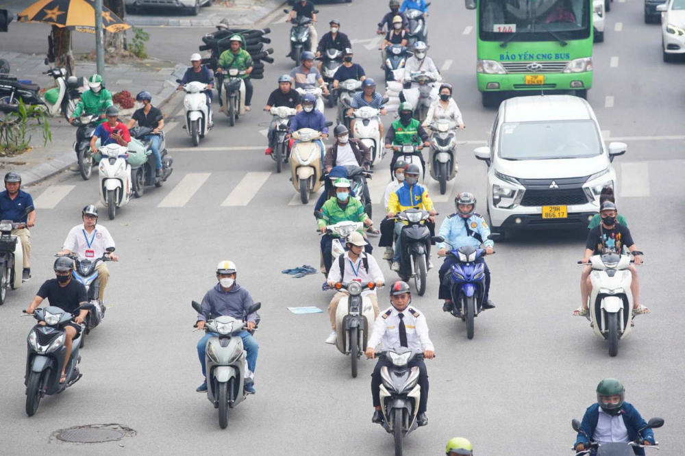 Xe máy chạy xăng tại Hà Nội