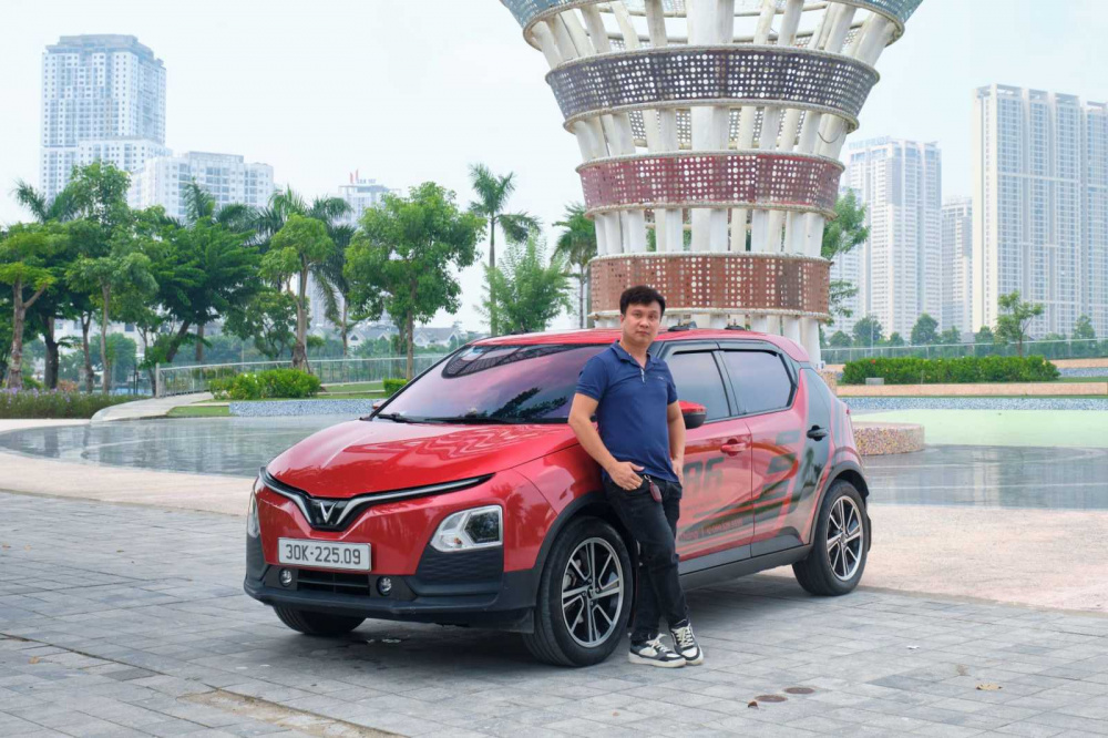 Anh Đinh Công Thắng là khách hàng tiên phong của VinFast VF 5, đặt cọc vào cuối năm 2022 và nhận xe vào tháng 6/2023