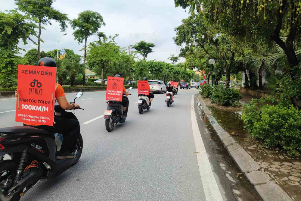 Trong dịp khai trương, Dat Bike triển khai nhiều ưu đãi cho khách hàng, tâm điểm là chương trình “Thu xe xăng đổi xe điện giá tốt”