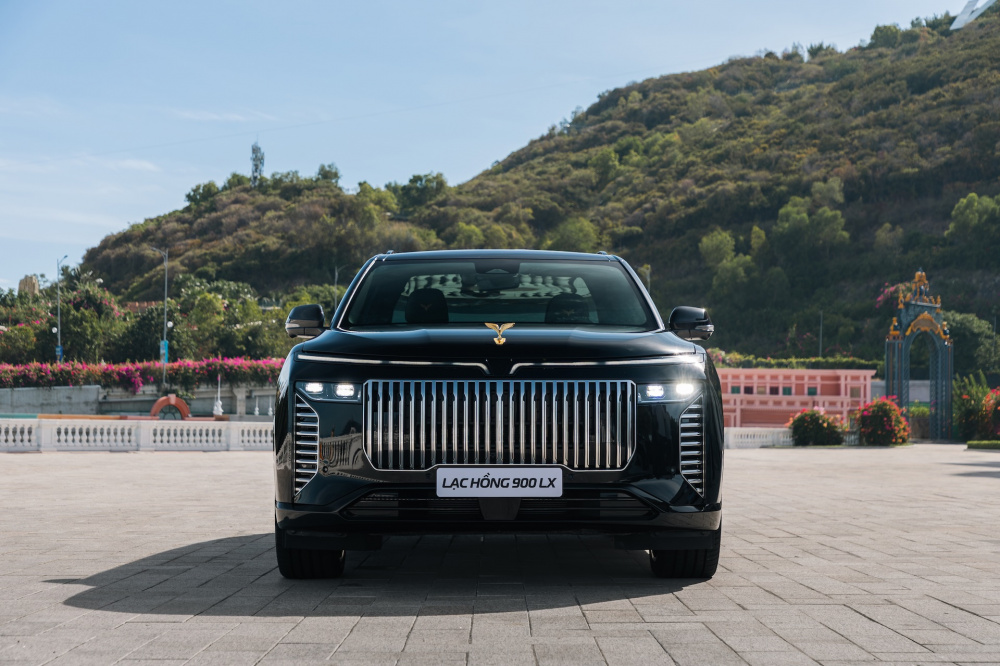 VinFast bàn giao lô xe Lạc Hồng 900 LX