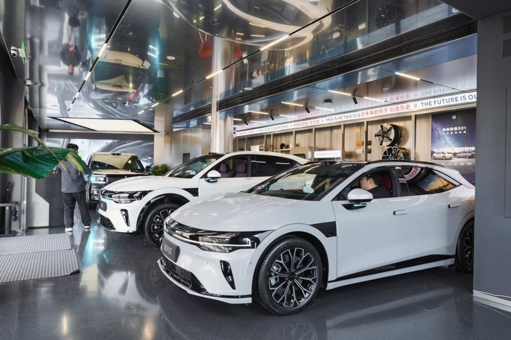 Không gian trưng bày xe