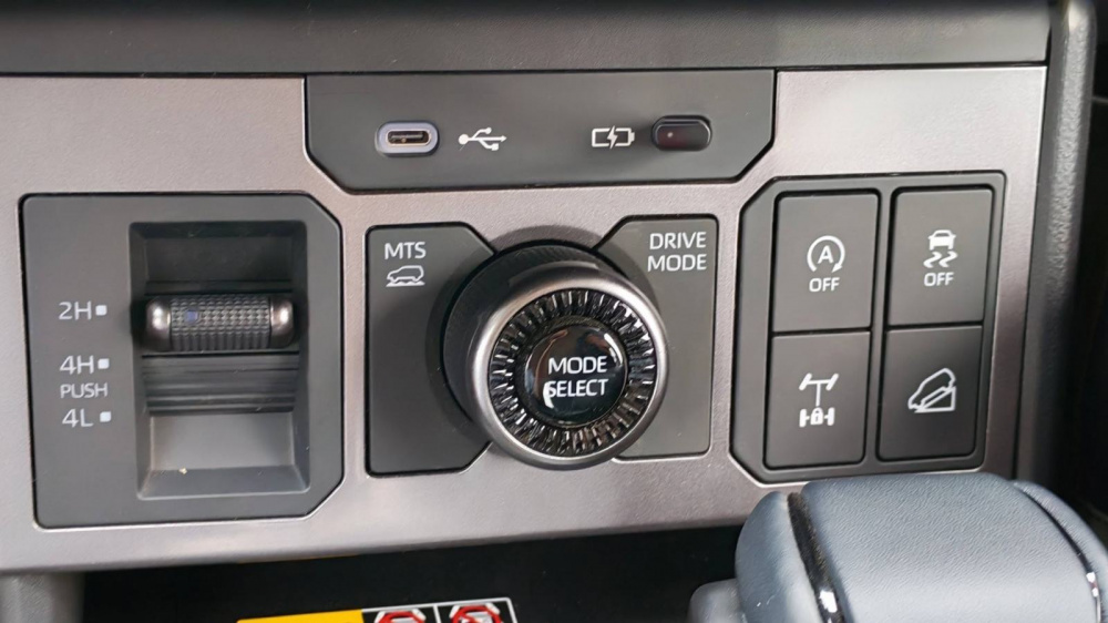 Nội thất Toyota Hilux 2026