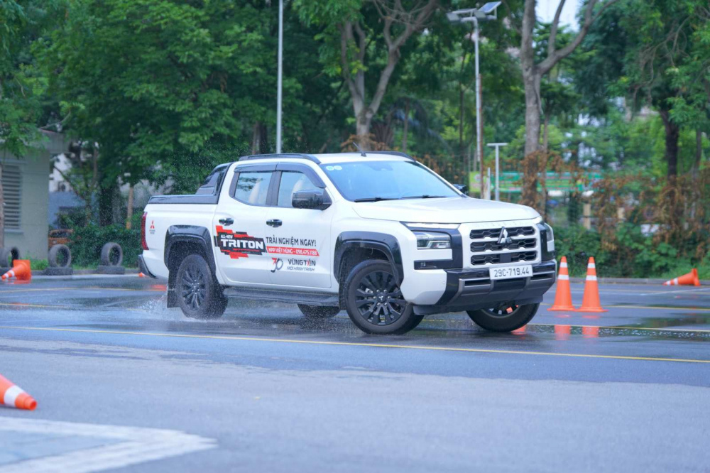 Lái thử xe Mitsubishi