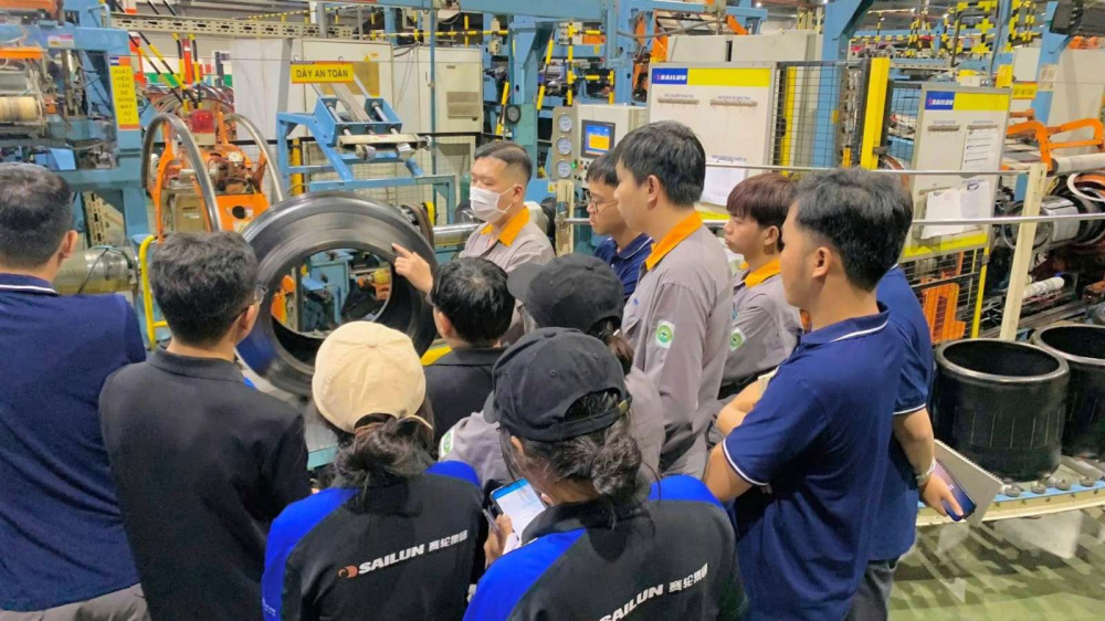 Bên trong Nhà máy lốp xe