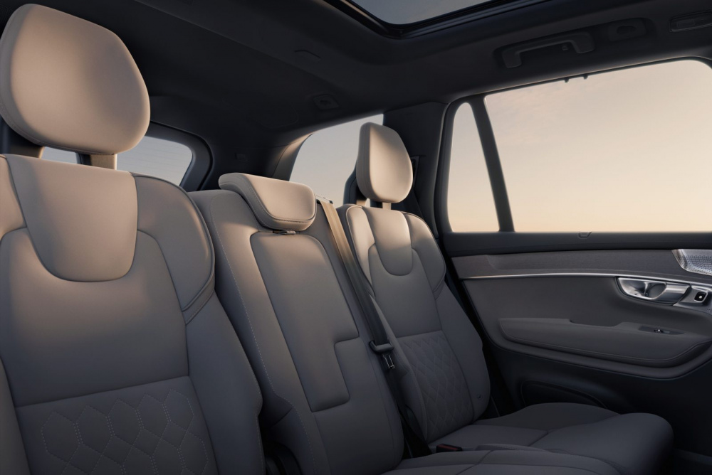 Bước vào bên trong mẫu XC90 mới là bước vào một không gian Bắc Âu thực thụ