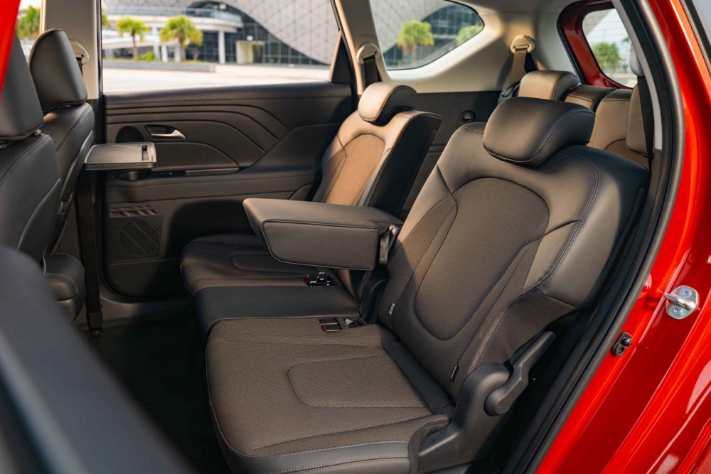 Hyundai Stargazer mới còn nâng tầm khoang nội thất với thiết kế được tinh chỉnh đáng kể