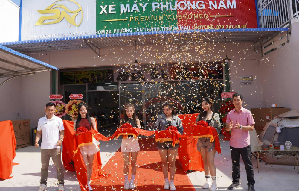 Khai trương showroom xe máy