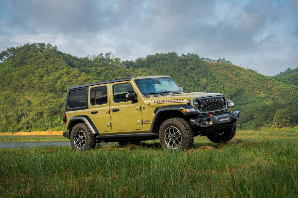 Điểm đặc trưng nổi bật đầu tiên của Jeep Wrangler chính là khả năng off-road vượt trội