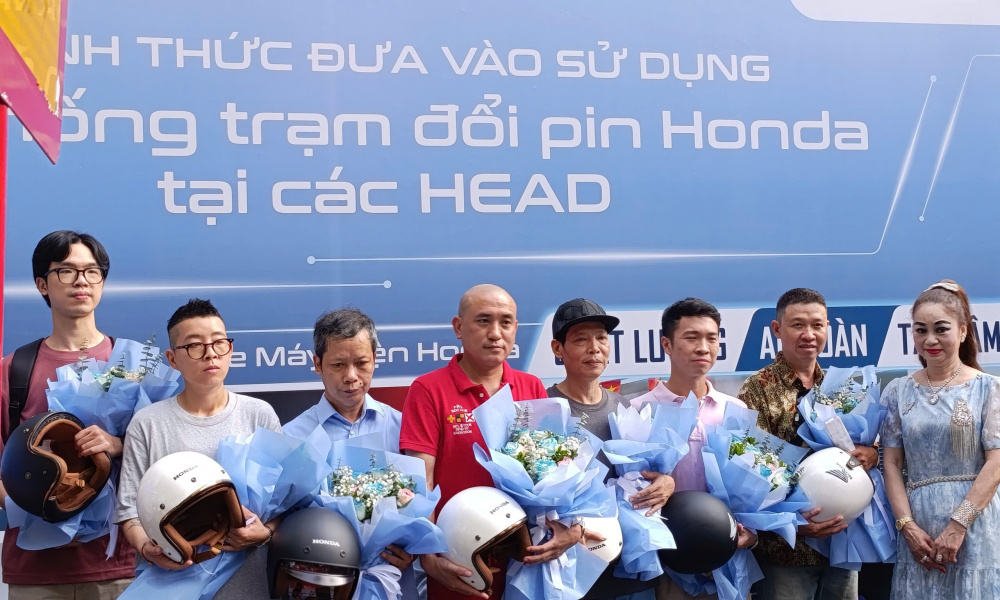 Những khách hàng đầu tiên mua xe Honda CUV e: đều nhận được quà tặng