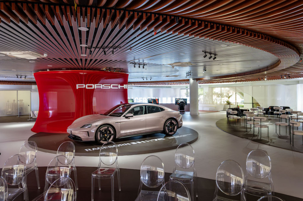 Porsche lần đầu mang Không gian Trải nghiệm đến Đà Nẵng