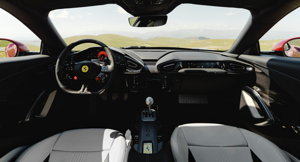 Khoang lái Ferrari
