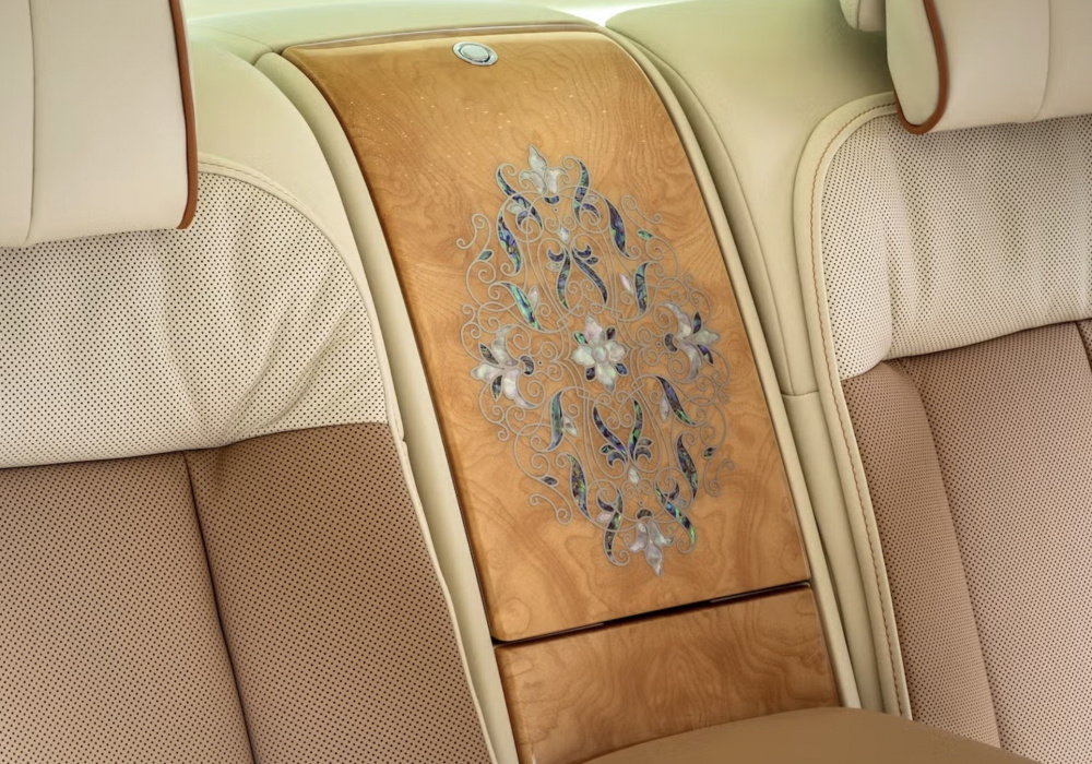 Rolls-Royce mất 9 tháng để hoàn thiện chi tiết độc bản trên Phantom Hummingbird