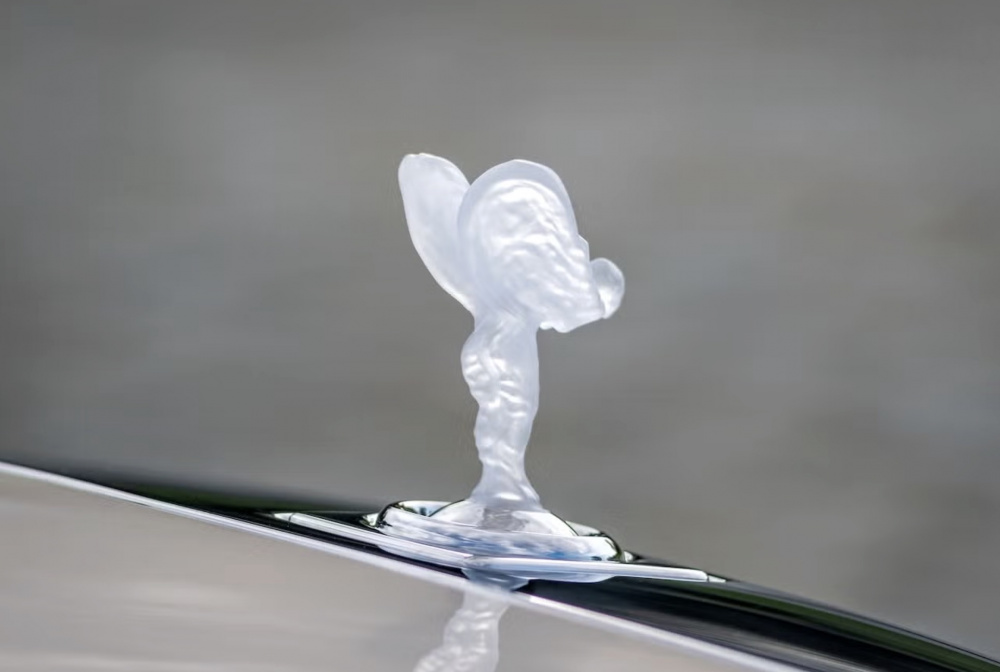 Rolls-Royce mất 9 tháng để hoàn thiện chi tiết độc bản trên Phantom Hummingbird