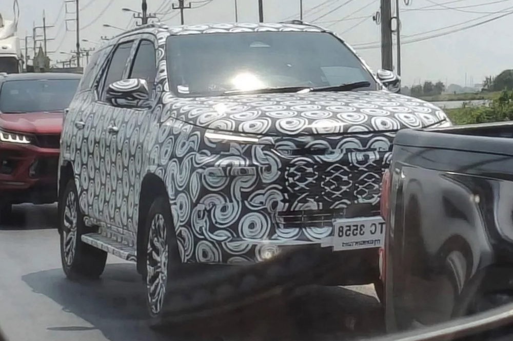 Toyota Fortuner 2027 lộ diện khi chạy thử, thiết kế có thể mới hoàn toàn