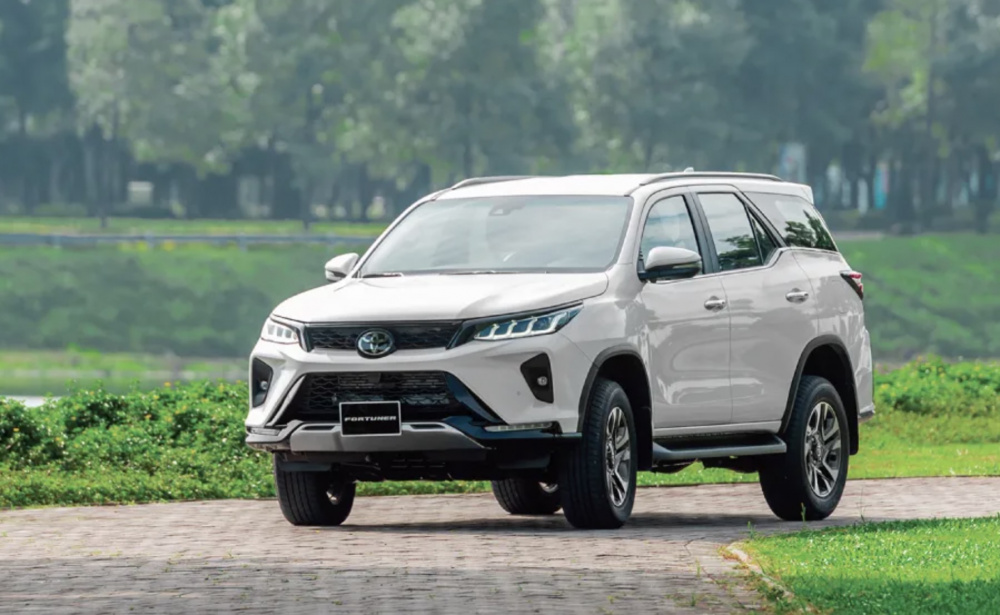 Toyota Fortuner 2027 lộ diện khi chạy thử