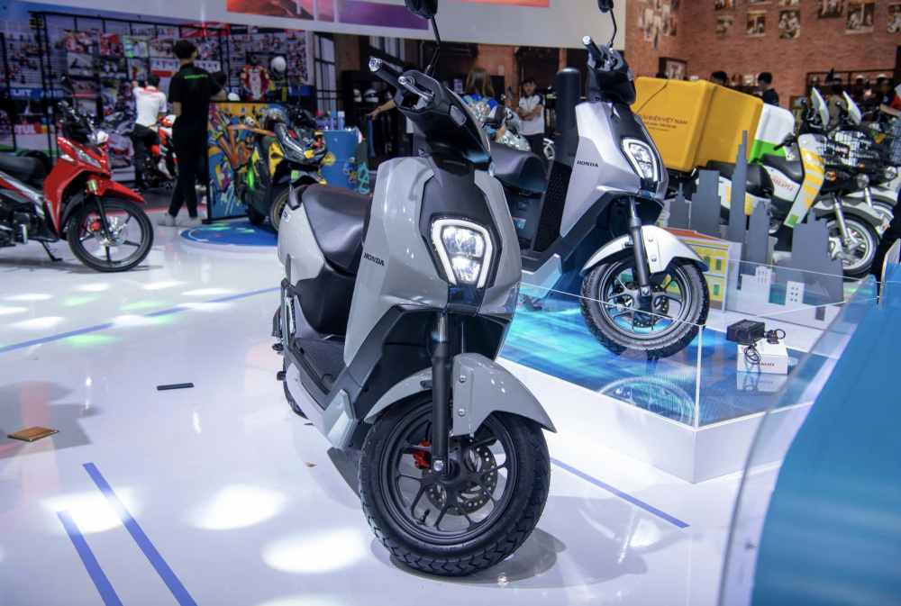 Honda Việt Nam mở sân chơi trải nghiệm công nghệ xe máy điện cho trẻ em tại Hà Nội