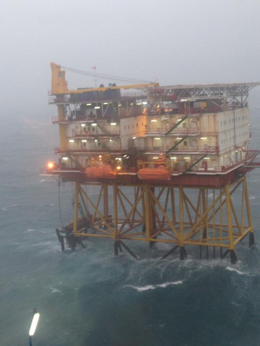 Công trình biển của Vietsovpetro trong cơn bão số 9 Usagi