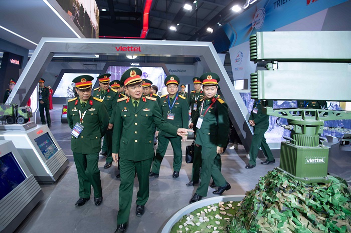 Thiếu tướng Tào Đức Thắng, Chủ tịch kiêm Tổng Giám đốc Tập đoàn Viettel, cho biết: Các sản phẩm của Viettel phù hợp với phương thức tác chiến của Quân đội Nhân dân Việt Nam và tuân thủ tiêu chuẩn quốc tế