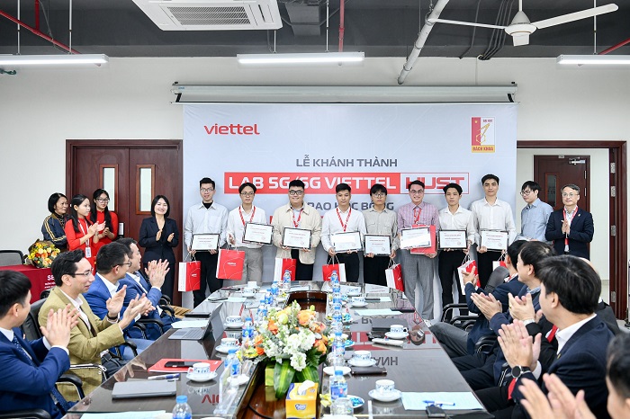Viettel trao 09 suất Học bổng cao học phát triển tài năng nghiên cứu (Viettel Research Excellence Scholarship - VES).