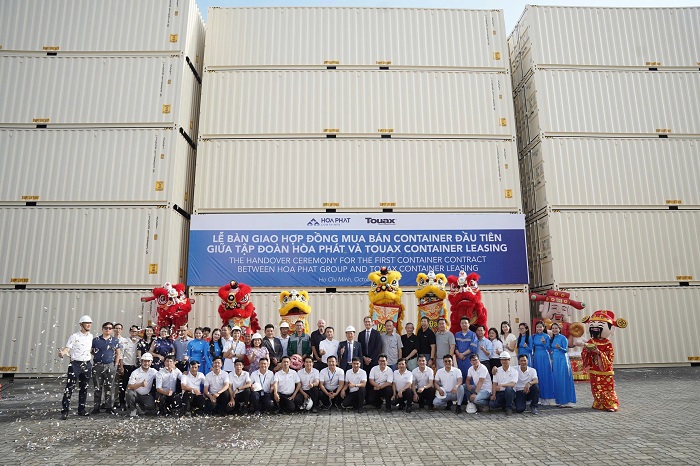 Hòa Phát và Touax thực hiện thức xuất kho những container đầu tiên của lô hàng
