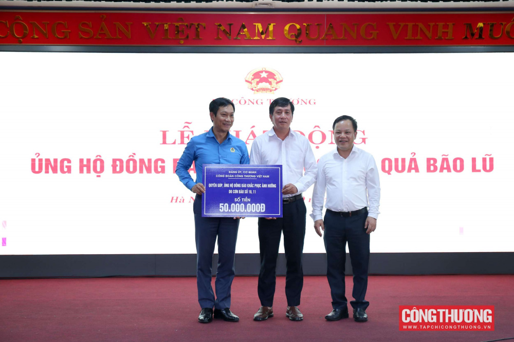 Hưởng ứng Lời kêu gọi của Đoàn Chủ tịch Ủy ban Trương ương Mặt trận Tổ quốc Việt Nam, chiều 10/10/2025, tại Hà Nội, Bộ Công Thương tổ chức Lễ phát động ủng hộ đồng bào khắc phục hậu quả bão lũ.
