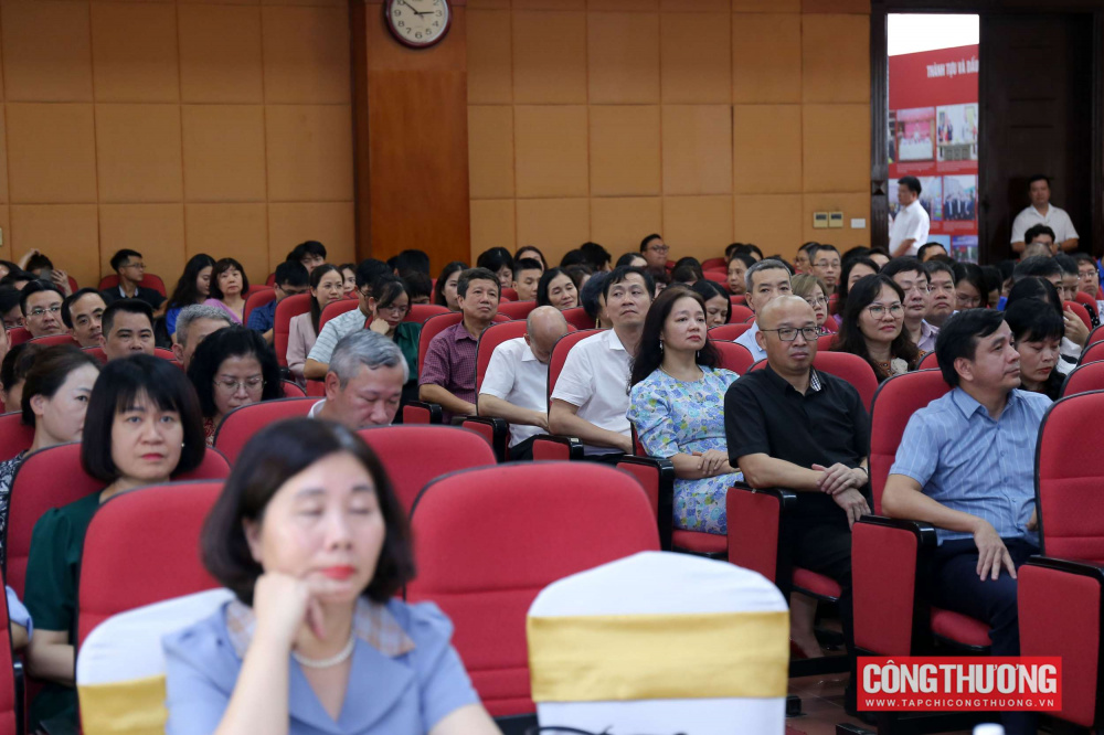 Hưởng ứng Lời kêu gọi của Đoàn Chủ tịch Ủy ban Trương ương Mặt trận Tổ quốc Việt Nam, chiều 10/10/2025, tại Hà Nội, Bộ Công Thương tổ chức Lễ phát động ủng hộ đồng bào khắc phục hậu quả bão lũ.