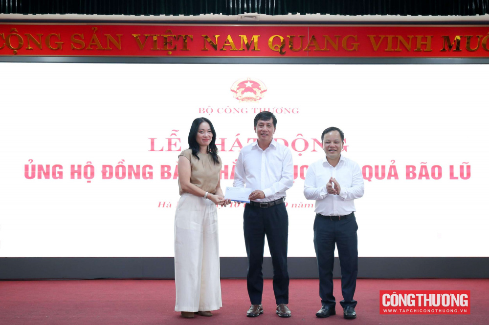 Bộ Công Thương chung tay ủng hộ đồng bào khắc phục hậu quả do bão lũ gây ra