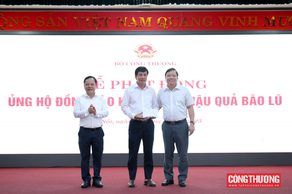 Bộ Công Thương chung tay ủng hộ đồng bào khắc phục hậu quả do bão lũ gây ra