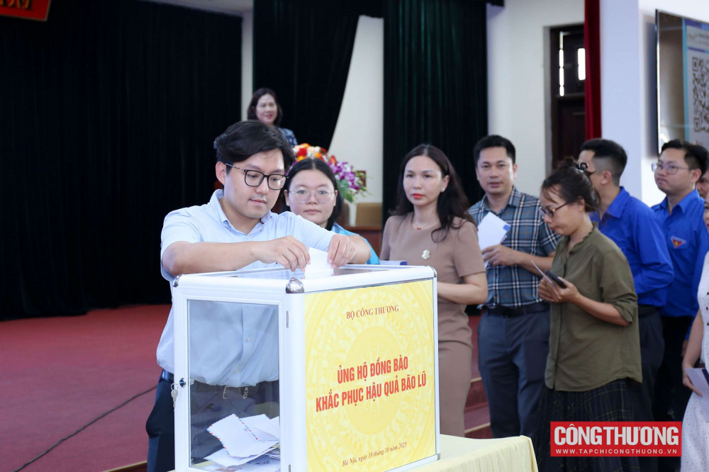 Bộ Công Thương chung tay ủng hộ đồng bào khắc phục hậu quả do bão lũ gây ra