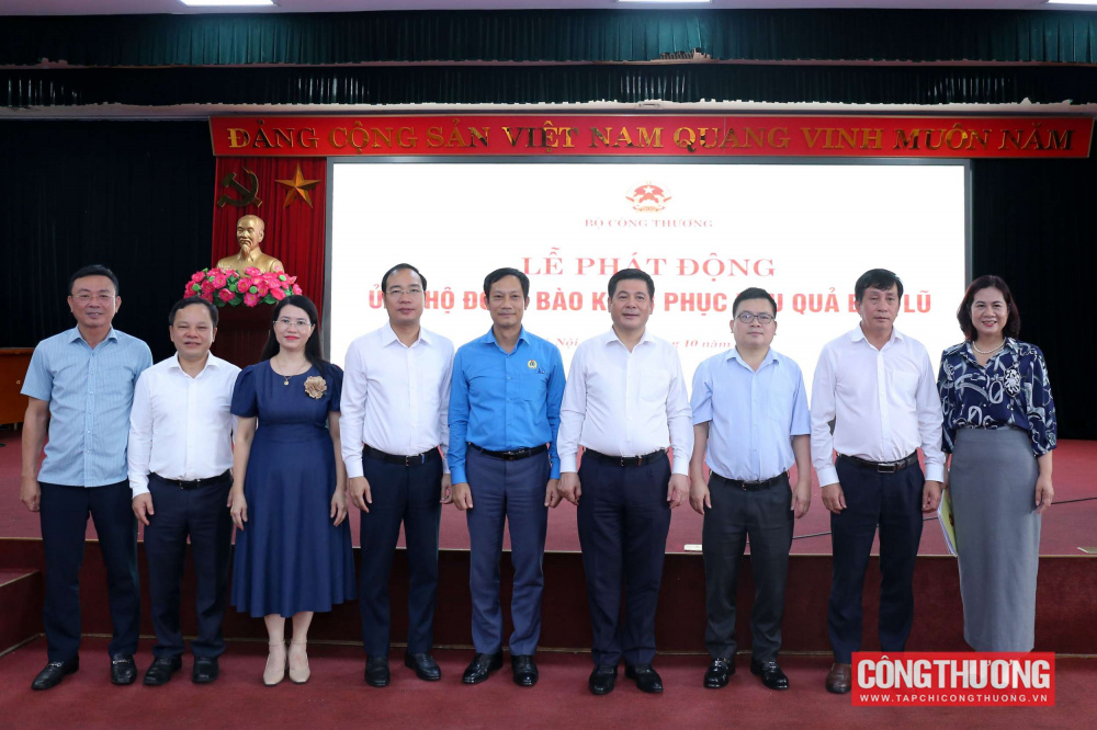 Bộ Công Thương chung tay ủng hộ đồng bào khắc phục hậu quả do bão lũ gây ra