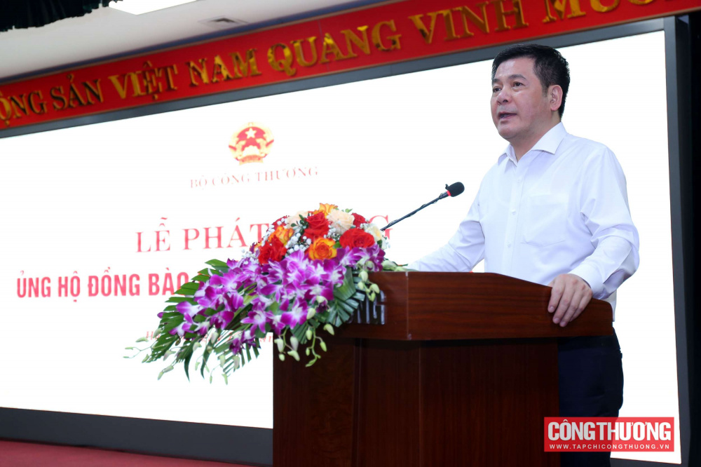 Bộ Công Thương chung tay ủng hộ đồng bào khắc phục hậu quả do bão lũ gây ra