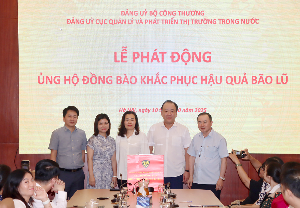 Cục trưởng Trần Hữu Linh phát động phong trào ủng hộ đồng bào bị ảnh hưởng bão lũ