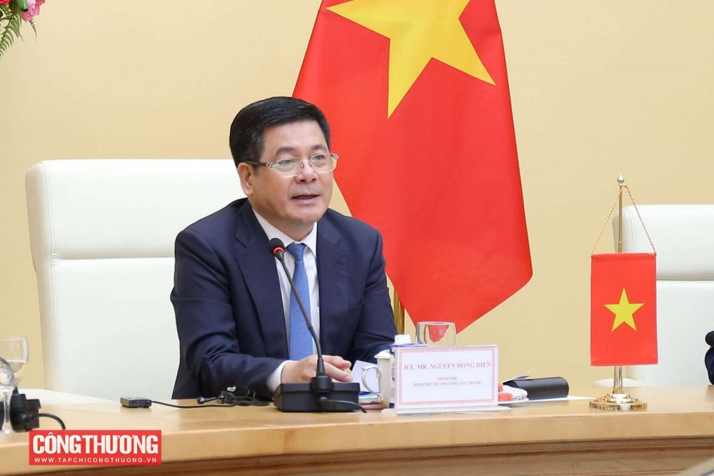 Bộ trưởng Bộ Công Thương Nguyễn Hồng Diên và Bộ trưởng Bộ Công Thương phụ trách năng lượng và khoa học - công nghệ Singapore Tan See Leng