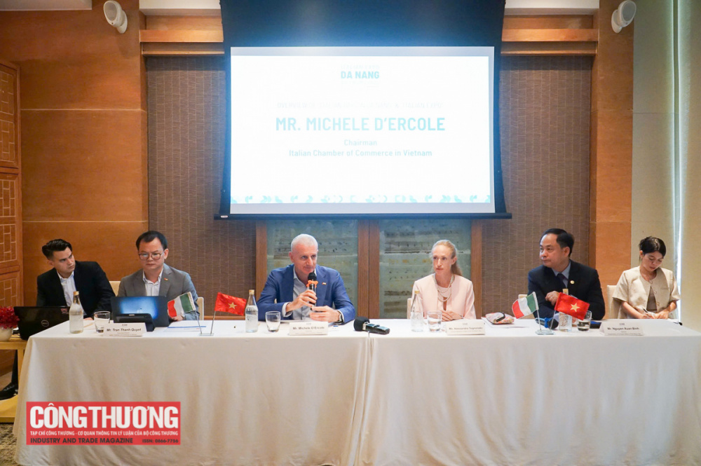 Đại diện Ban tổ chức thông tin tại họp báo