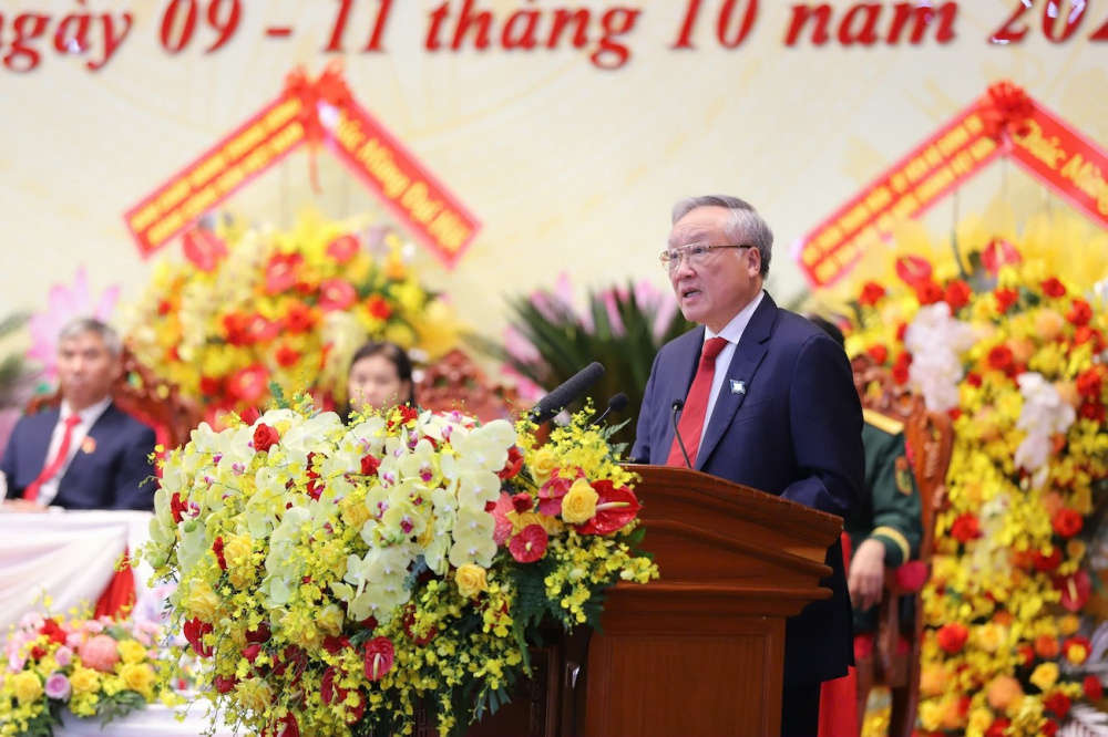 Phó Thủ tướng Thường trực Chính phủ Nguyễn Hòa Bình phát biểu chỉ đạo tại Đại hội đại biểu Đảng bộ tỉnh Lâm Đồng lần thứ I, nhiệm kỳ 2025-2030 - Ảnh: VGP