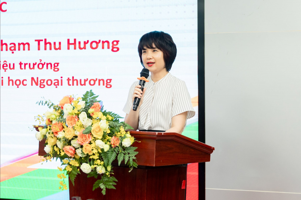 PGS.TS. Phạm Thu Hương - Hiệu trưởng Trường Đại học Ngoại Thương tin tưởng Báo cáo sẽ trở thành nguồn tham khảo hữu ích cho các nhà hoạch định chính sách, các doanh nghiệp, giới học giả và truyền thông trong việc hoạch định chiến lược, mở rộng thị trường và nâng cao năng lực cạnh tranh quốc gia