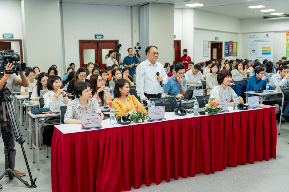Trường Đại học Ngoại thương công bố Báo cáo thương mại quốc tế Việt Nam 2025